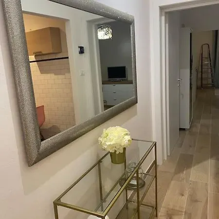 Romantico Centro Storico Con Parcheggio Comodo Апартаменты *