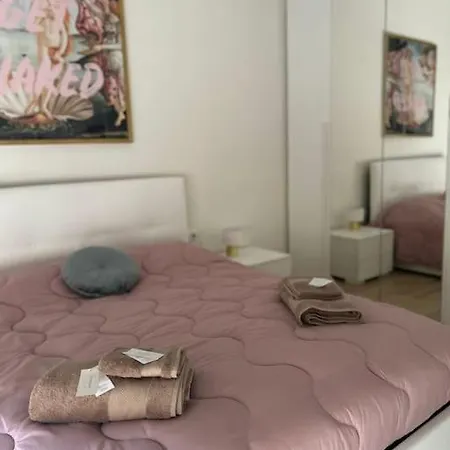 Romantico Centro Storico Con Parcheggio Comodo Апартаменты