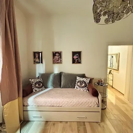 Romantico Centro Storico Con Parcheggio Comodo Апартаменты *