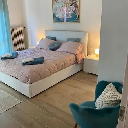 Apartment Romantico Centro Storico Con Parcheggio Comodo Reggio Emilia