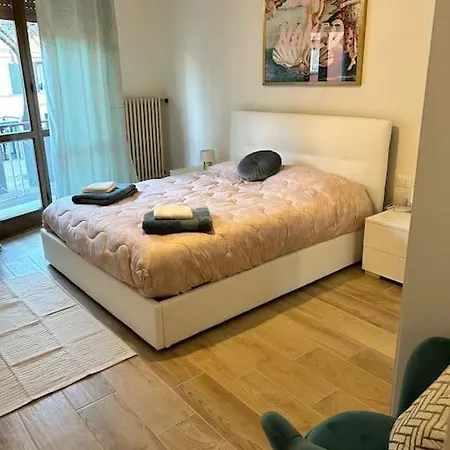 Romantico Centro Storico Con Parcheggio Comodo Apartment Reggio Emilia