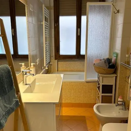 Apartment Romantico Centro Storico Con Parcheggio Comodo Reggio Emilia